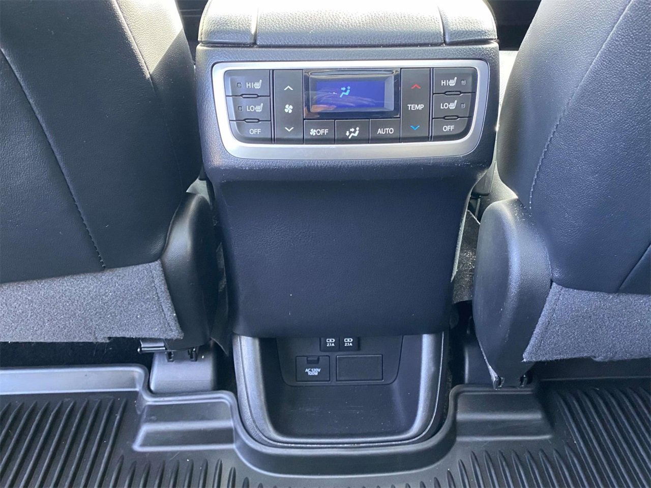 Used 2019 Toyota Highlander AWD V6 image 12