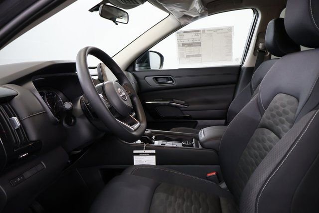 New 2025 Nissan Pathfinder S image 11