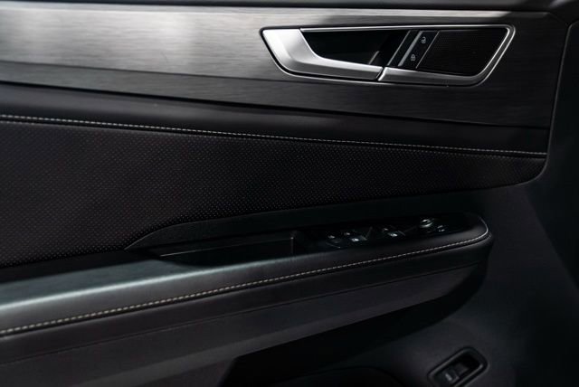 Used 2025 Volkswagen Atlas Cross Sport SE AWD/4WD image 23