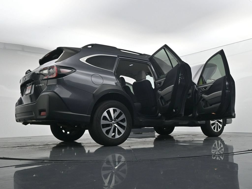 Used 2023 Subaru Outback Premium AWD/4WD image 43