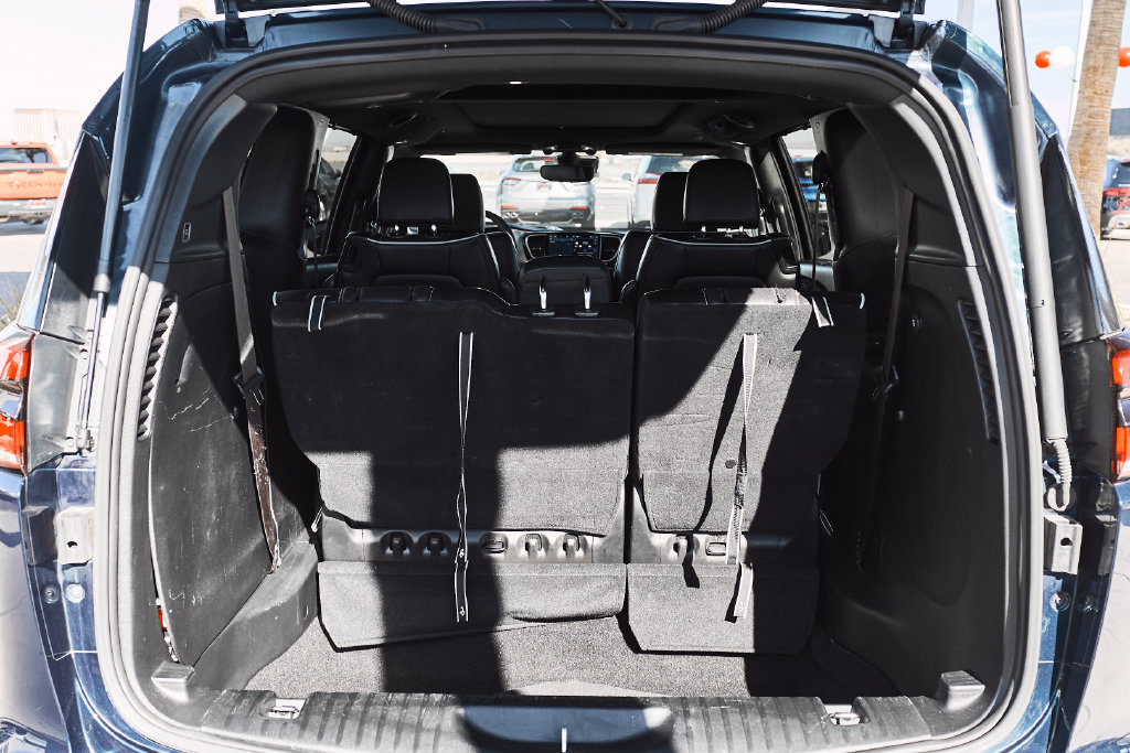 Used 2025 Chrysler Pacifica Limited FWD image 8