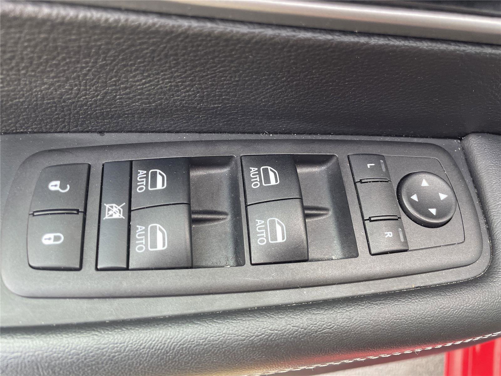 Used 2025 Chrysler Pacifica Select FWD image 10