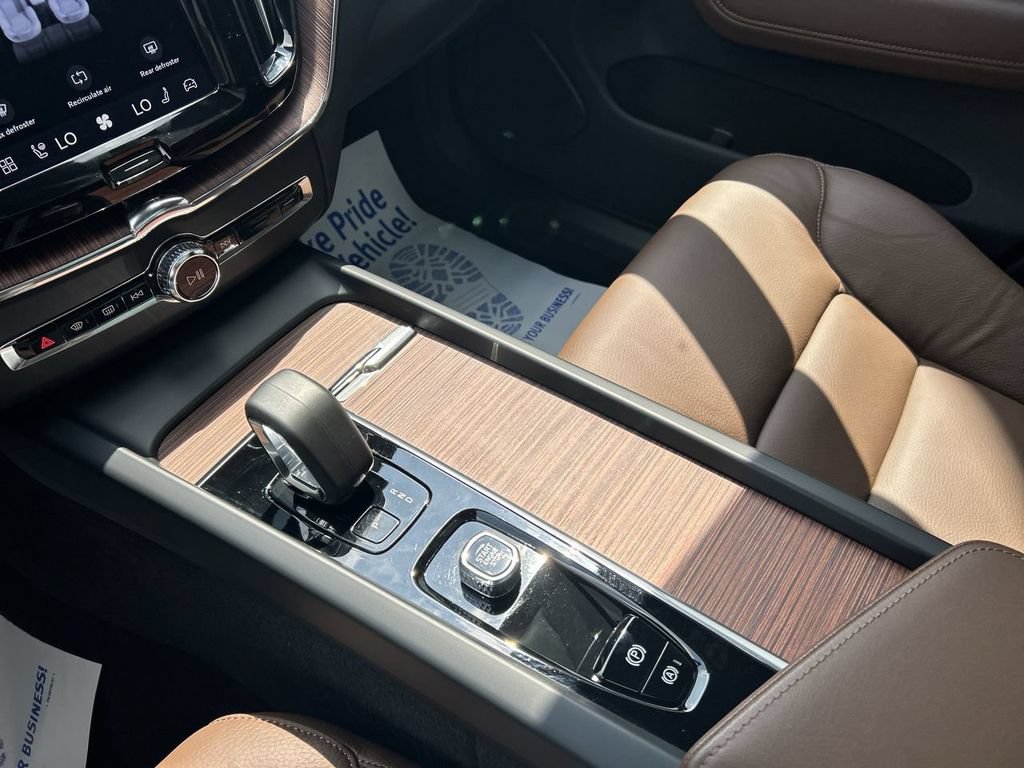Certified 2023 Volvo XC60 B5 Plus w/ Climate Package AWD/4WD image 22