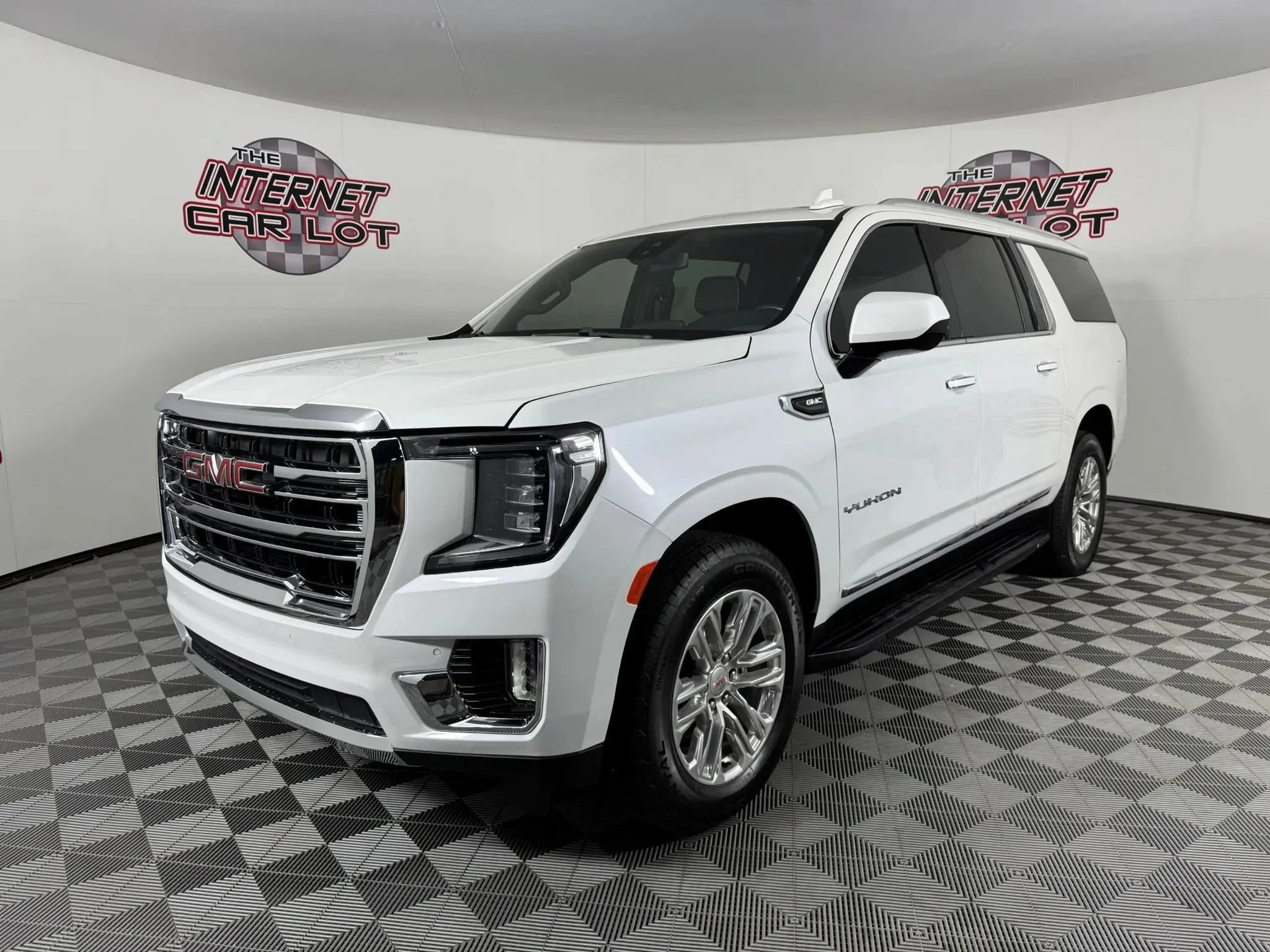 Used 2023 GMC Yukon XL SLT AWD/4WD image 3