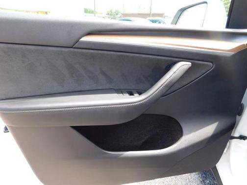 Used 2023 Tesla Model Y Long Range AWD/4WD image 16