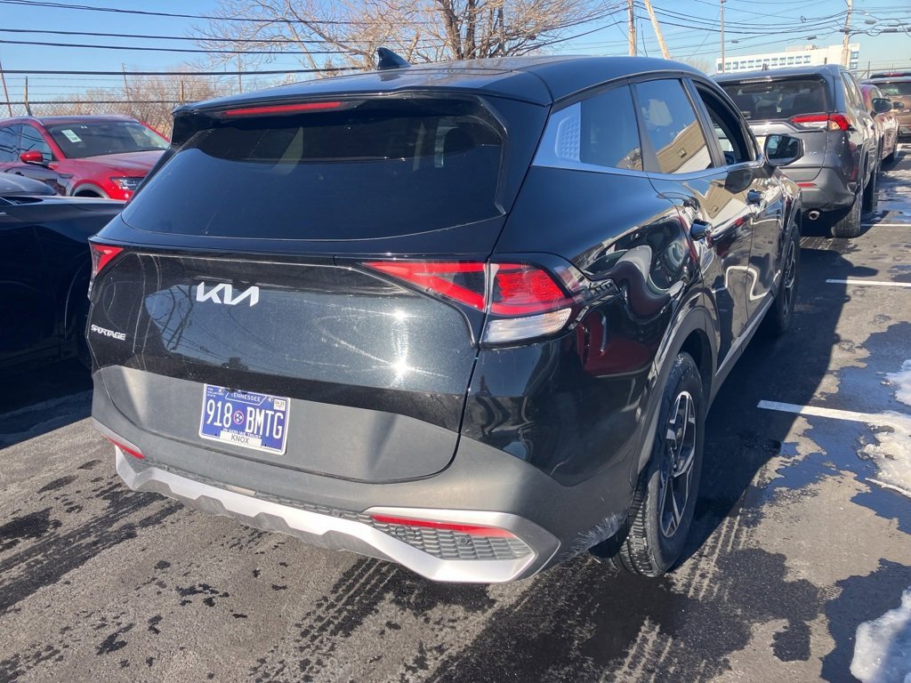 Used 2024 Kia Sportage LX image 3