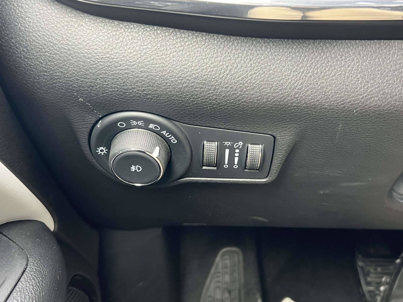 Used 2022 Jeep Compass Limited image 27