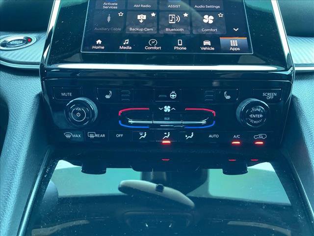 Used 2024 Jeep Grand Cherokee L Altitude AWD/4WD image 12