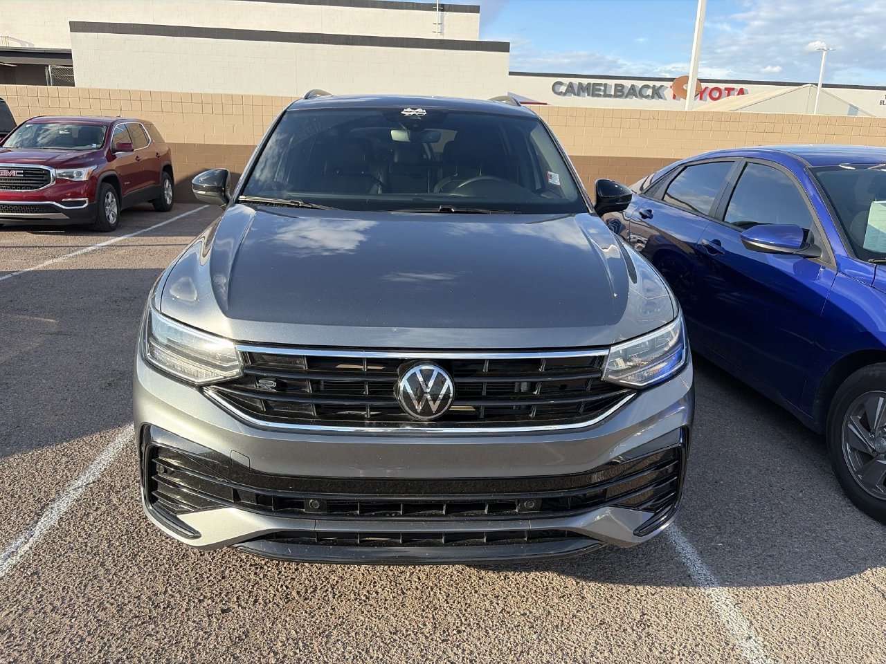 Used 2024 Volkswagen Tiguan SE R-Line FWD image 3