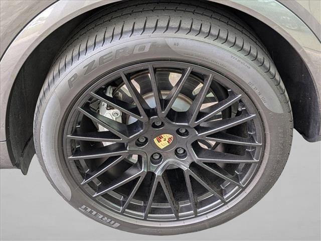 Used 2021 Porsche Cayenne Turbo image 21