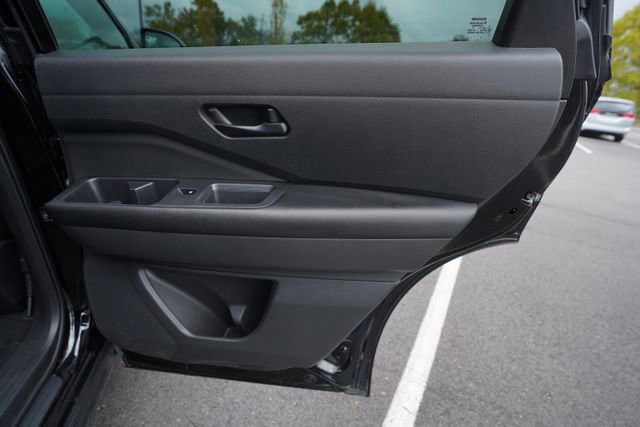 Used 2023 Nissan Pathfinder SV image 23