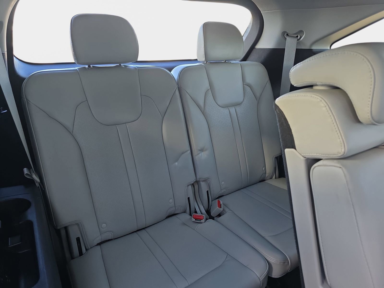 Used 2023 Kia Sorento S image 14