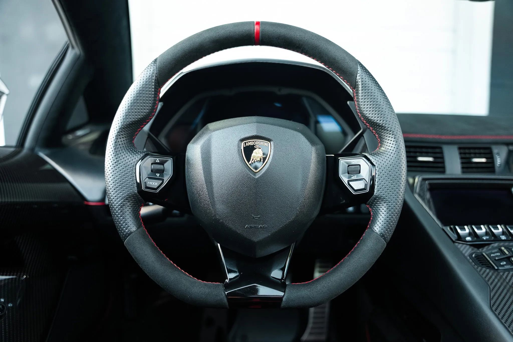 Used 2021 Lamborghini Aventador SVJ AWD/4WD image 14