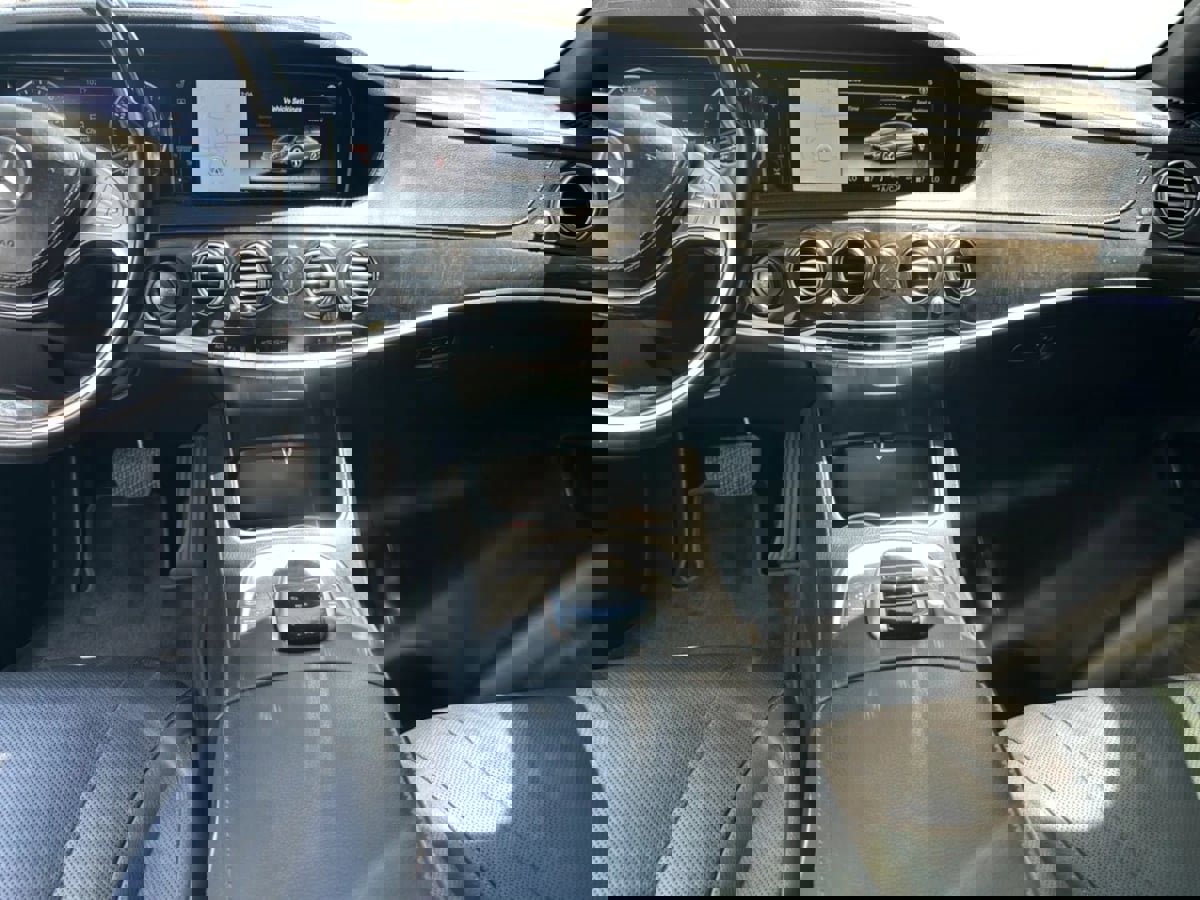 Used 2017 Mercedes-Benz S 550 Sedan image 16