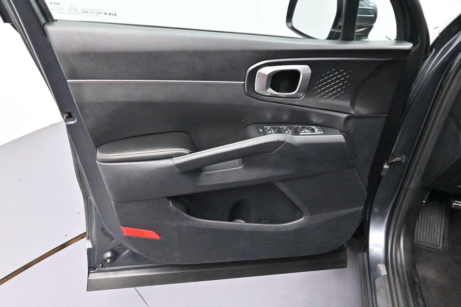 Used 2022 Kia Sorento LX FWD image 10
