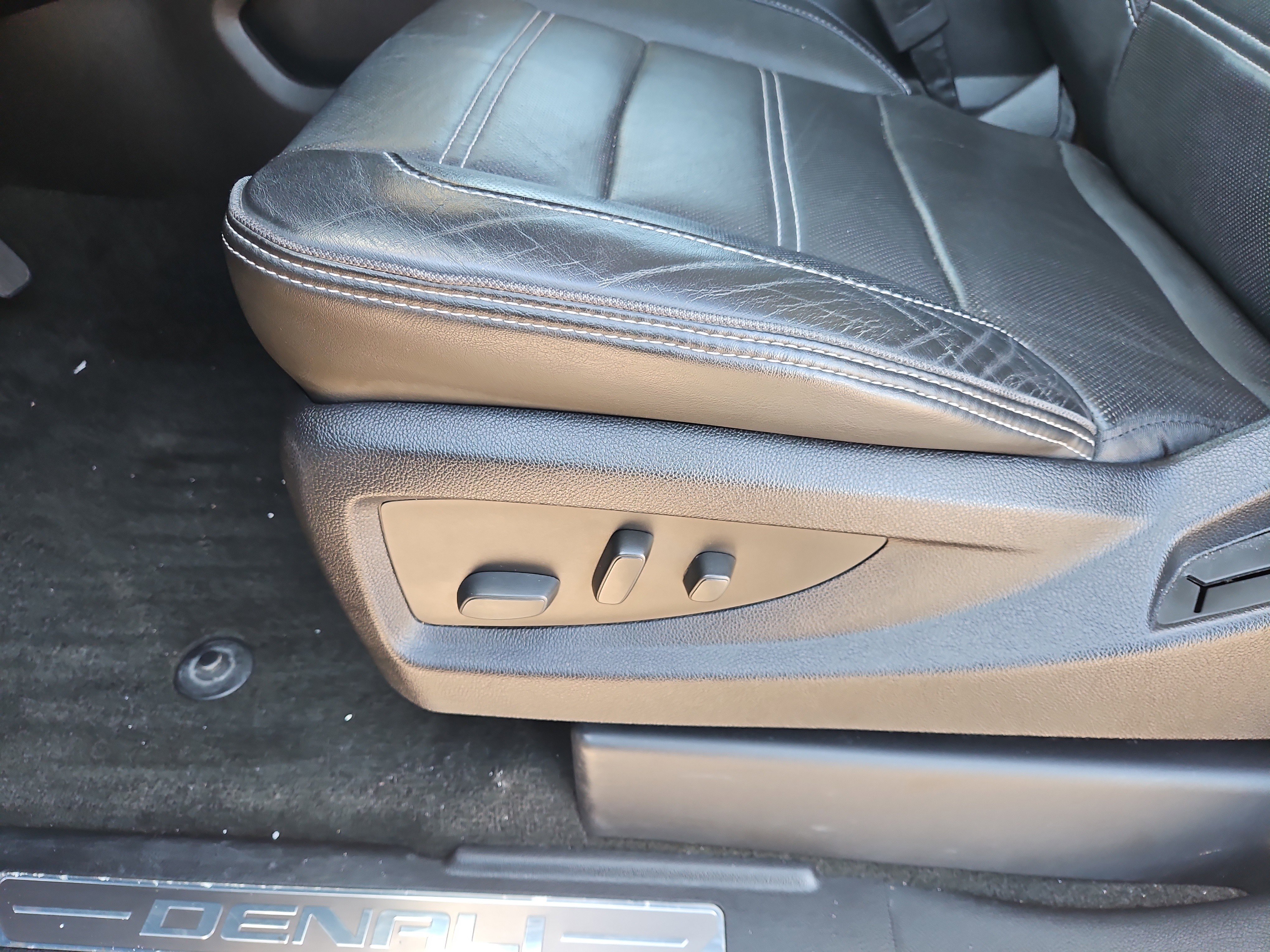 Used 2015 GMC Yukon Denali w/ Premium Package image 15