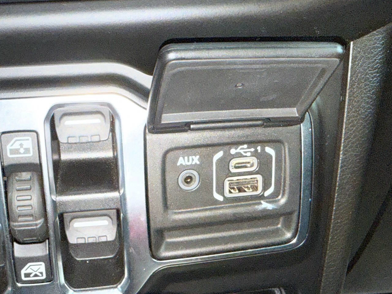 Used 2022 Jeep Wrangler Unlimited Rubicon 4xe w/ Cold Weather Group image 27
