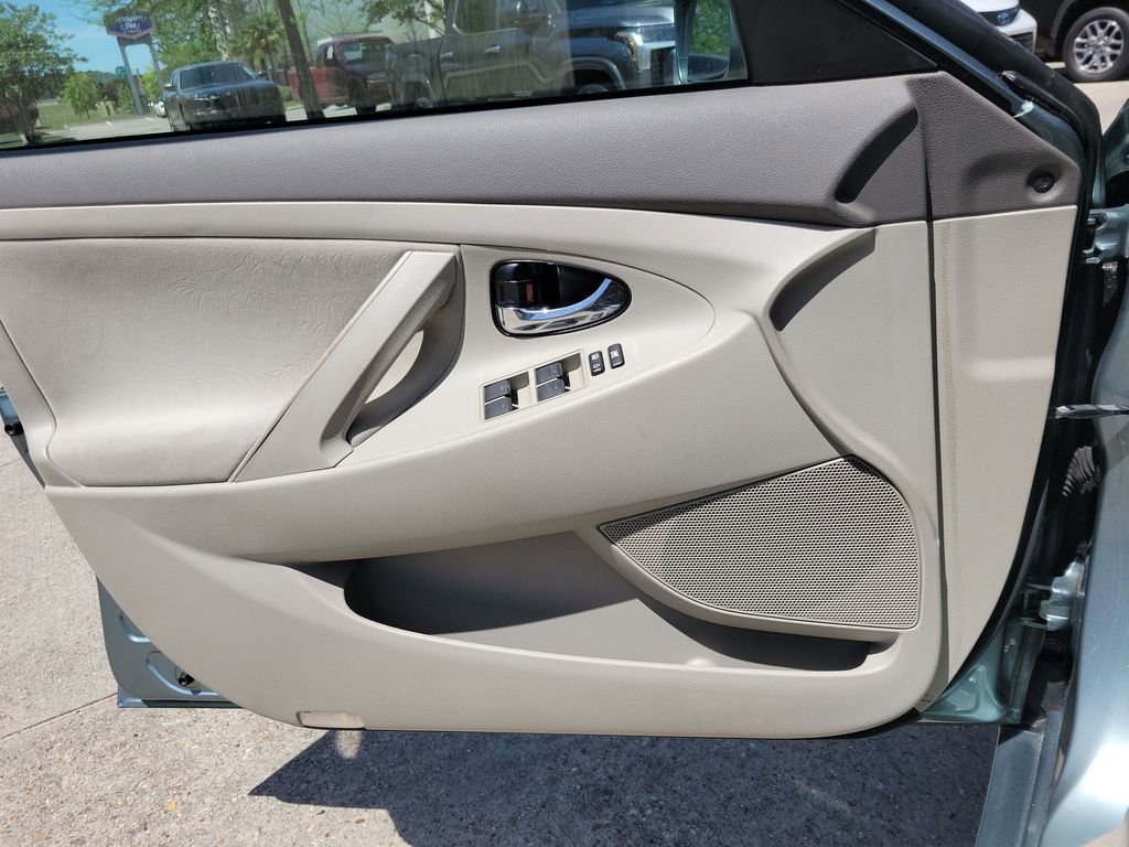 Used 2011 Toyota Camry LE w/ LE Extra-Value Pkg image 13