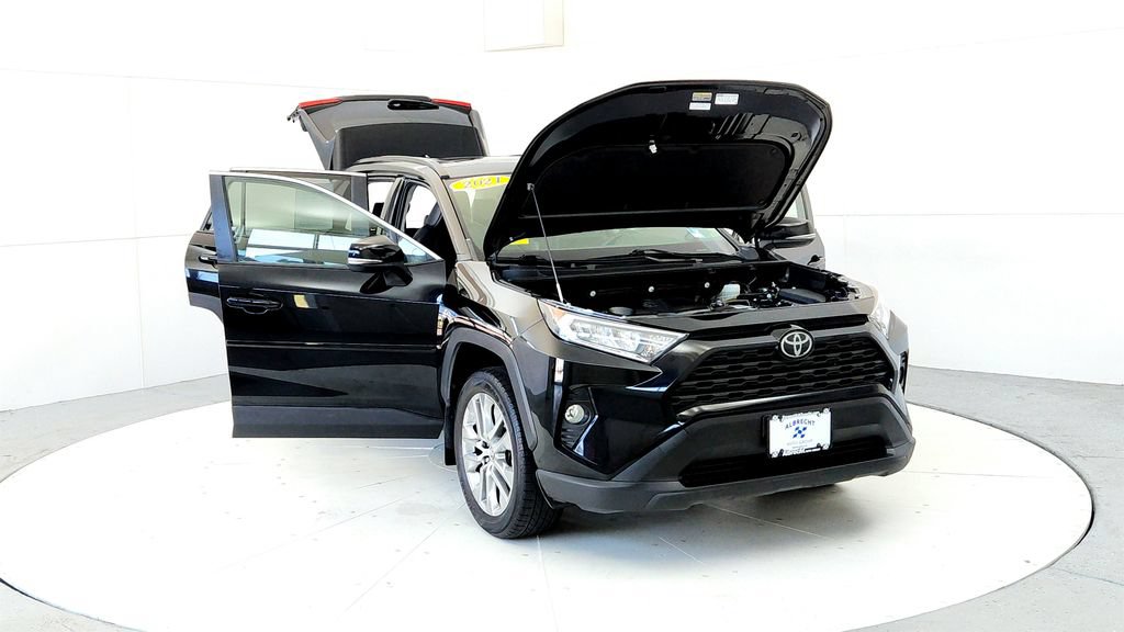 Used 2021 Toyota RAV4 XLE Premium AWD/4WD image 9