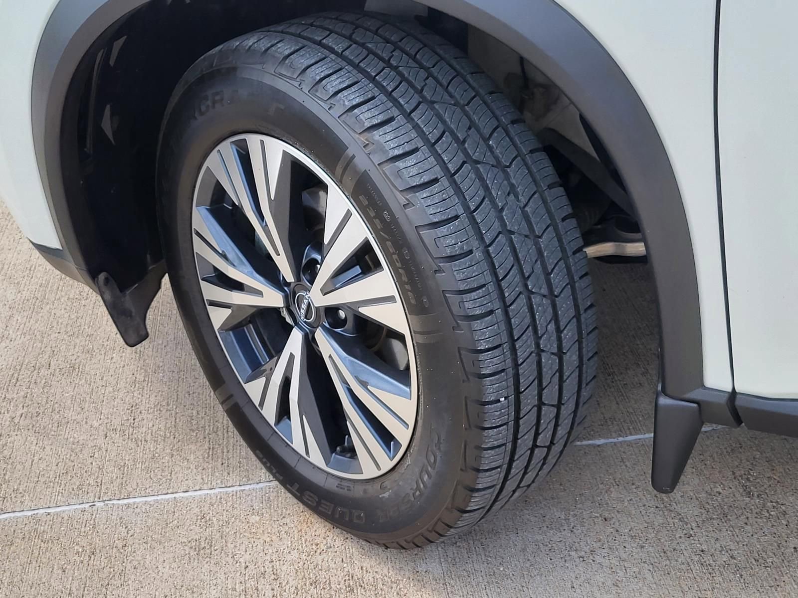 Used 2022 Nissan Rogue SV image 11