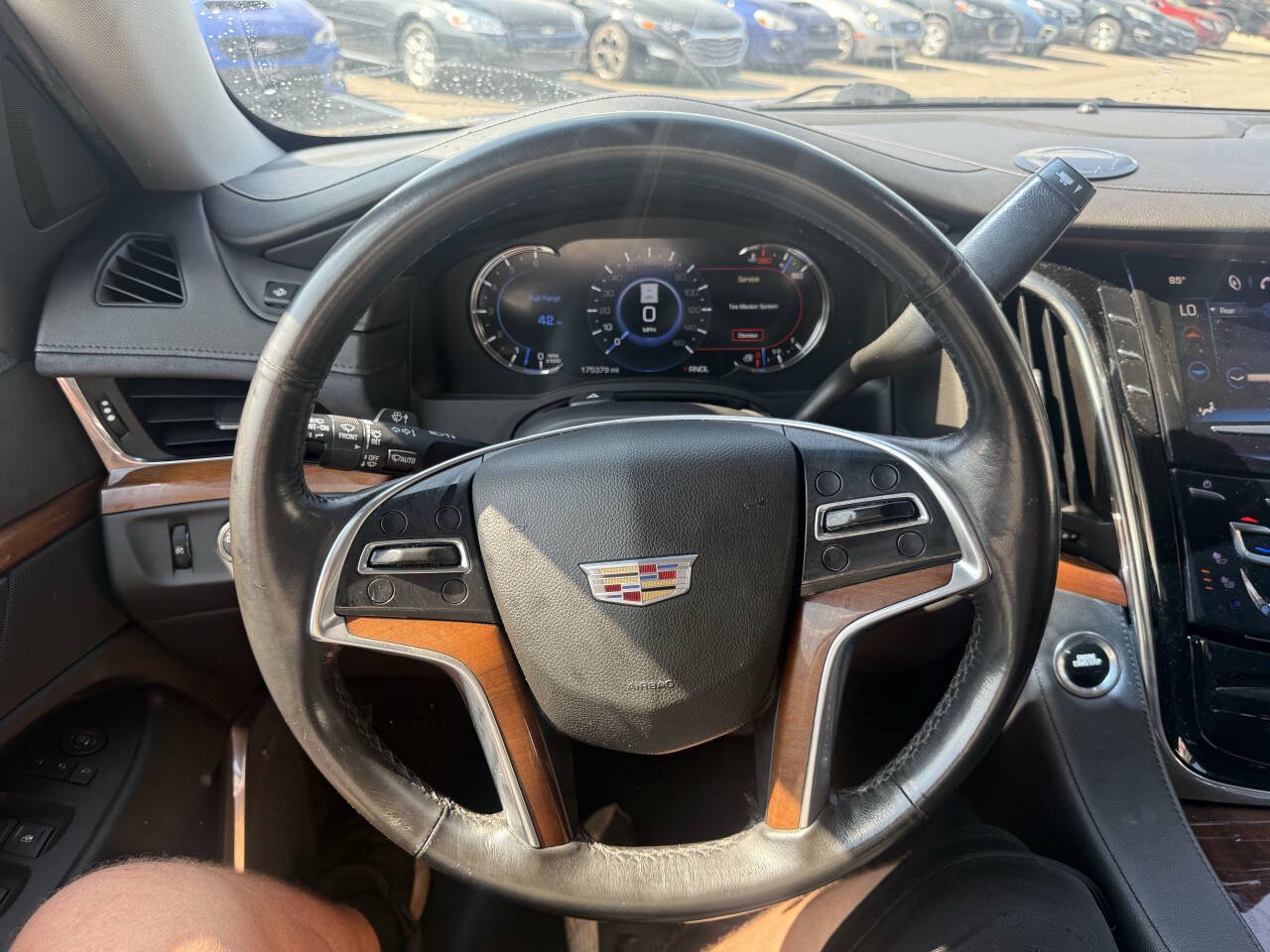 Used 2017 Cadillac Escalade Luxury AWD/4WD image 16