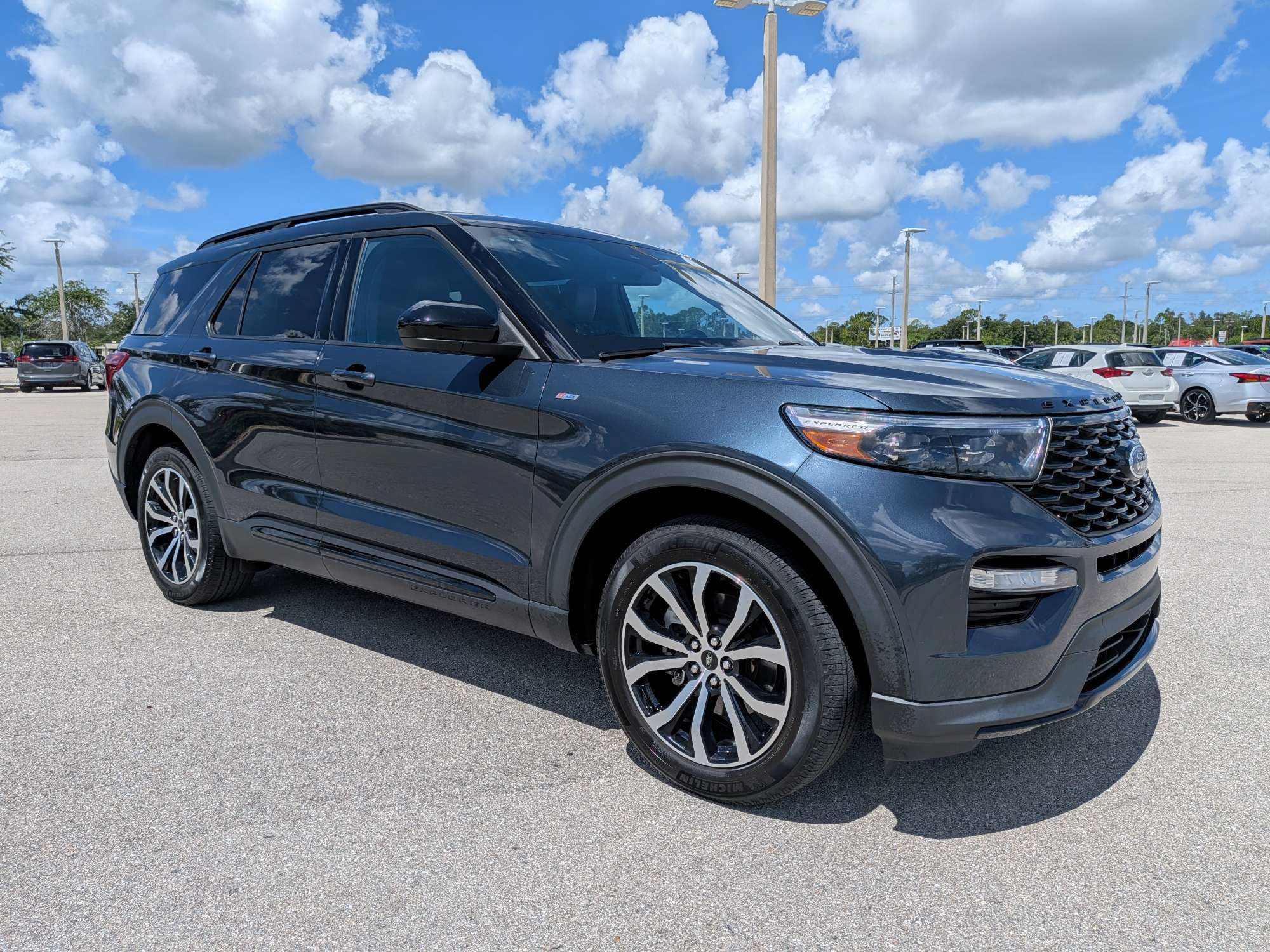 Used 2024 Ford Explorer ST-Line w/ Class IV Trailer Tow Package RWD image 2