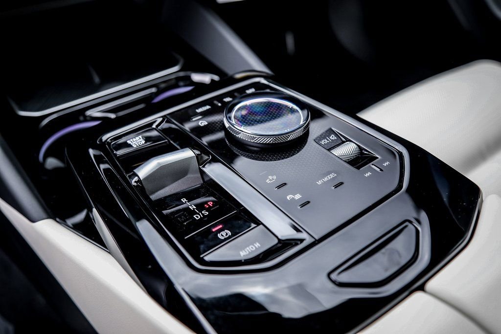 Used 2026 BMW 530i xDrive w/ M Sport Package image 15