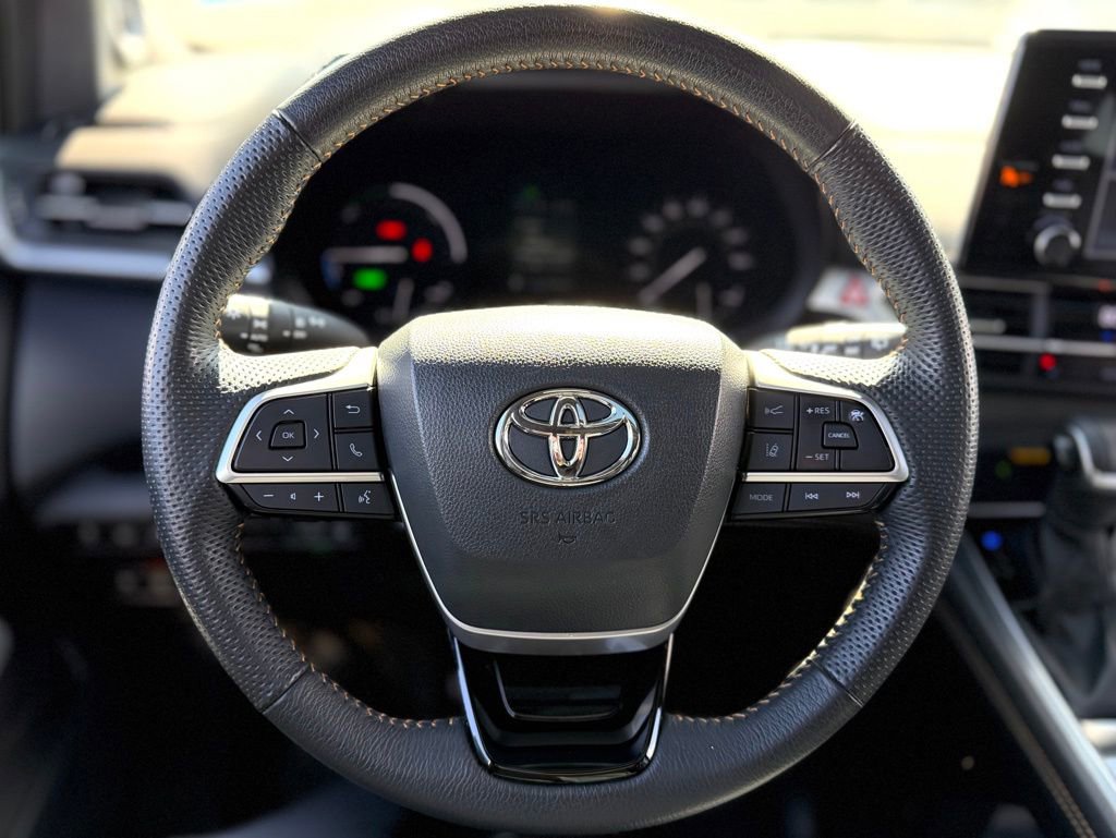 Used 2023 Toyota Sienna XLE Woodland Edition image 9