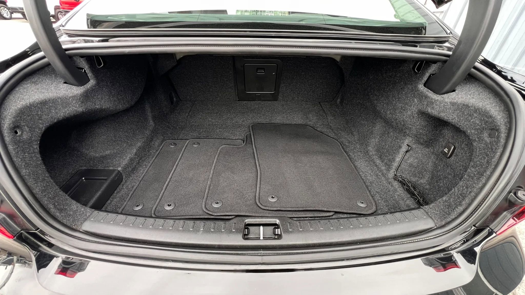 Used 2023 Volvo S60 T8 Plus image 10