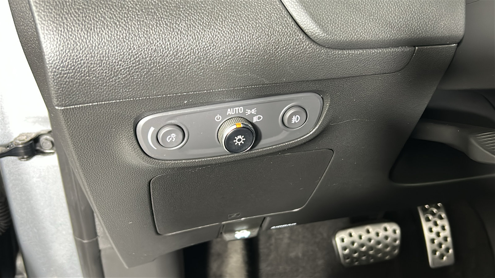 Used 2023 Buick Encore GX Select w/ Sport Touring Package FWD image 24
