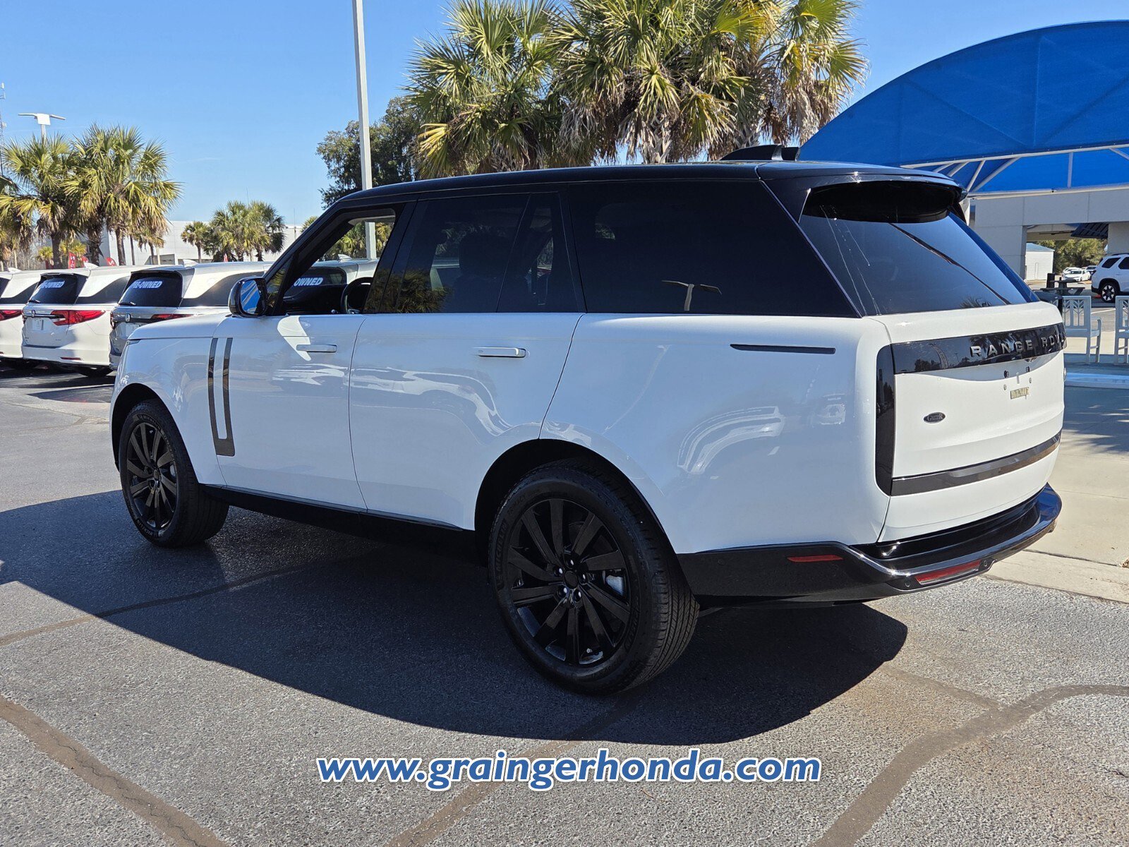 Used 2023 Land Rover Range Rover SE image 7