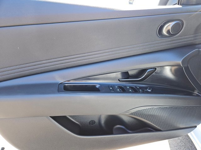 Used 2025 Hyundai Elantra SEL image 9