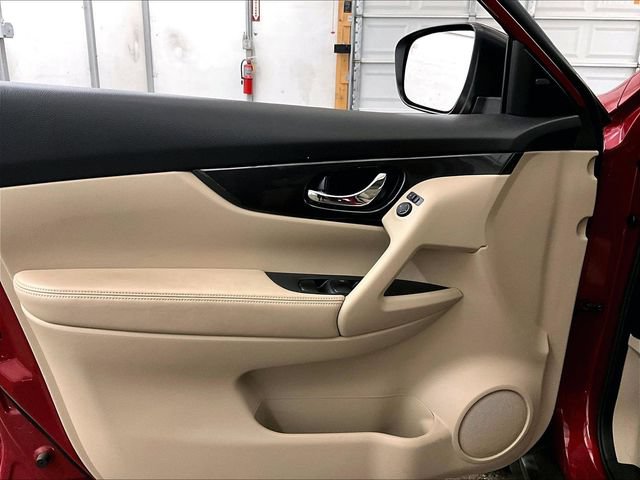 Used 2017 Nissan Rogue SV AWD/4WD image 22