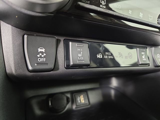 New 2025 Toyota RAV4 XLE image 27