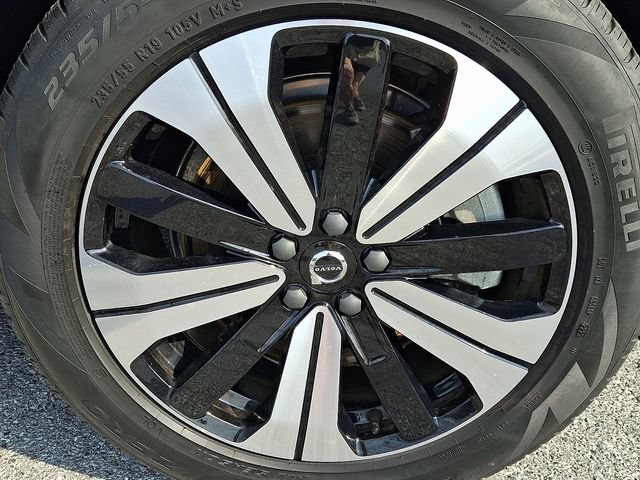 Certified 2024 Volvo XC60 T8 Core w/ Climate Package AWD/4WD image 8