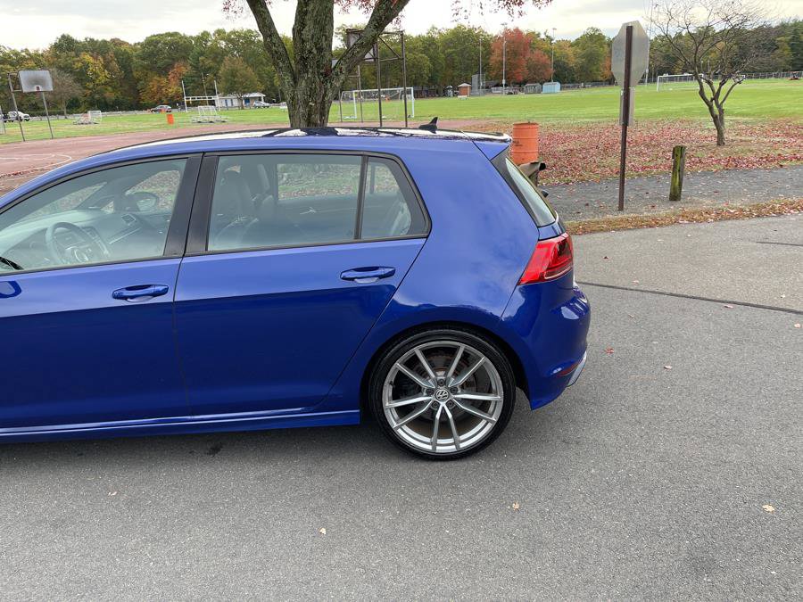 Used 2017 Volkswagen Golf 4-Door image 38
