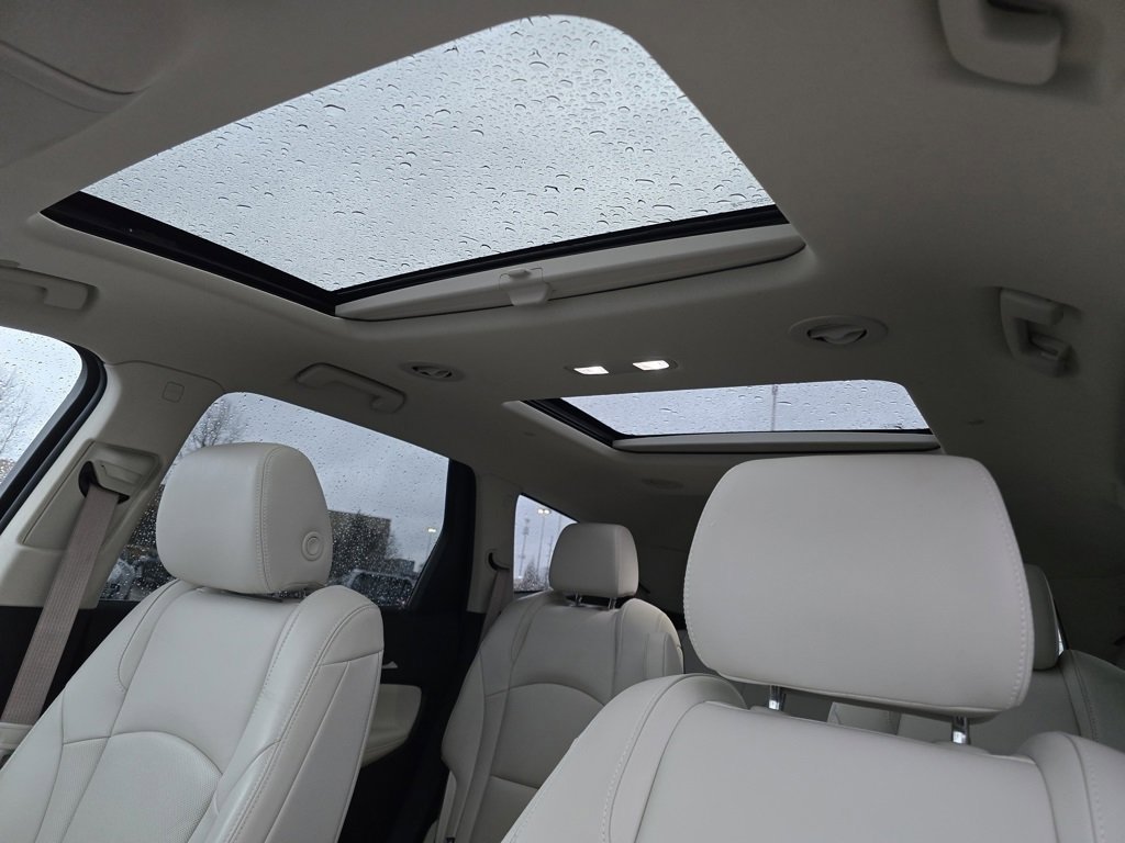 Used 2022 Buick Enclave Premium w/ Experience Buick Package image 3