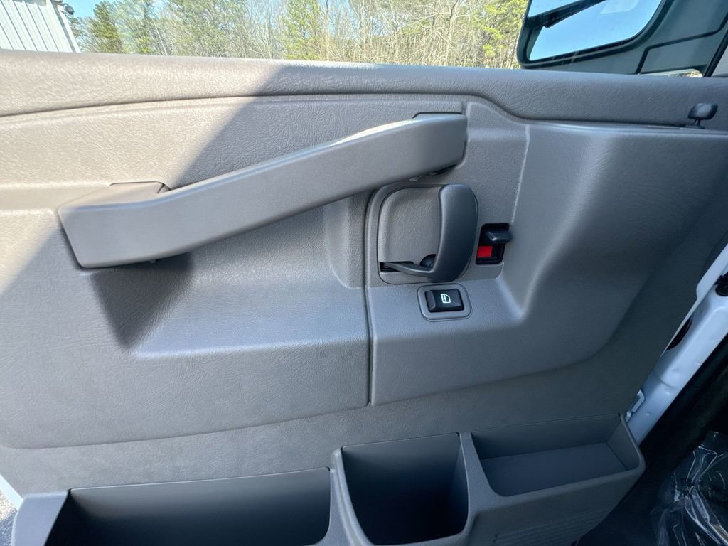 New 2026 Chevrolet Express 2500 image 14