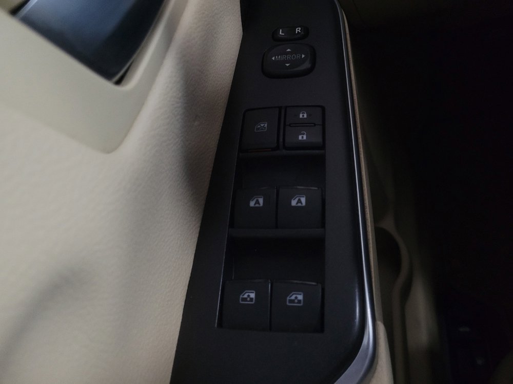 Used 2016 Toyota Camry LE image 27