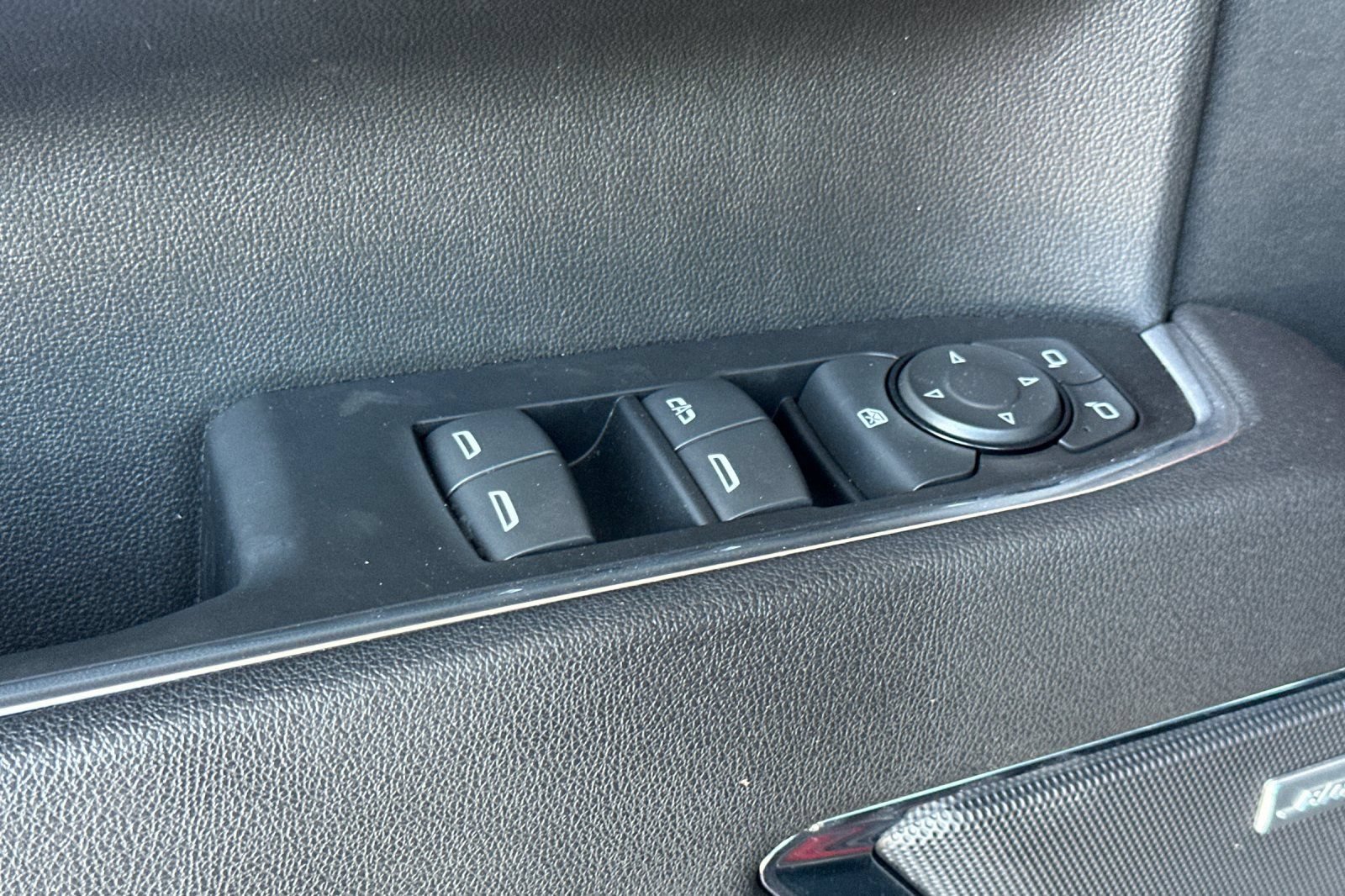 Used 2025 Chevrolet Silverado 1500 LT Trail Boss w/ Convenience Package II AWD/4WD image 12