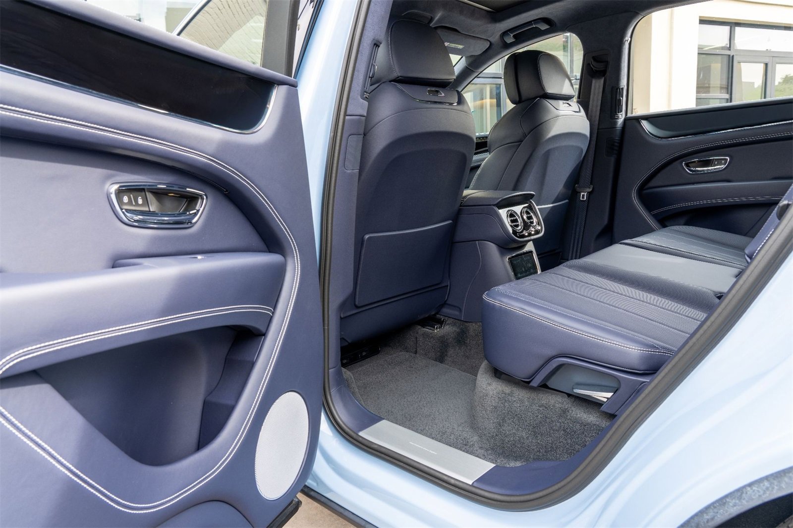 New 2025 Bentley Bentayga image 38