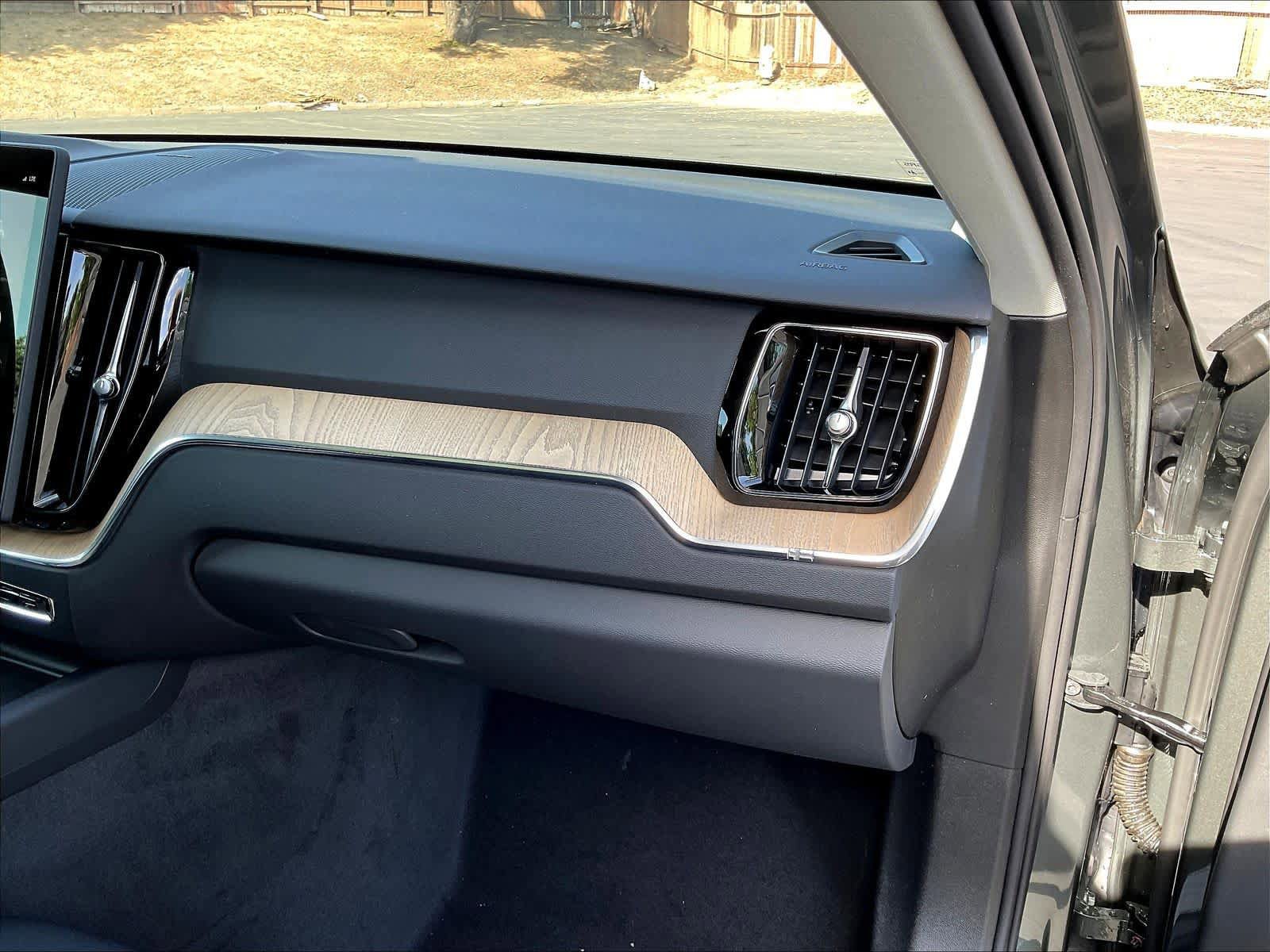 New 2026 Volvo XC60 B5 Plus w/ Protection Package Premier AWD/4WD image 28