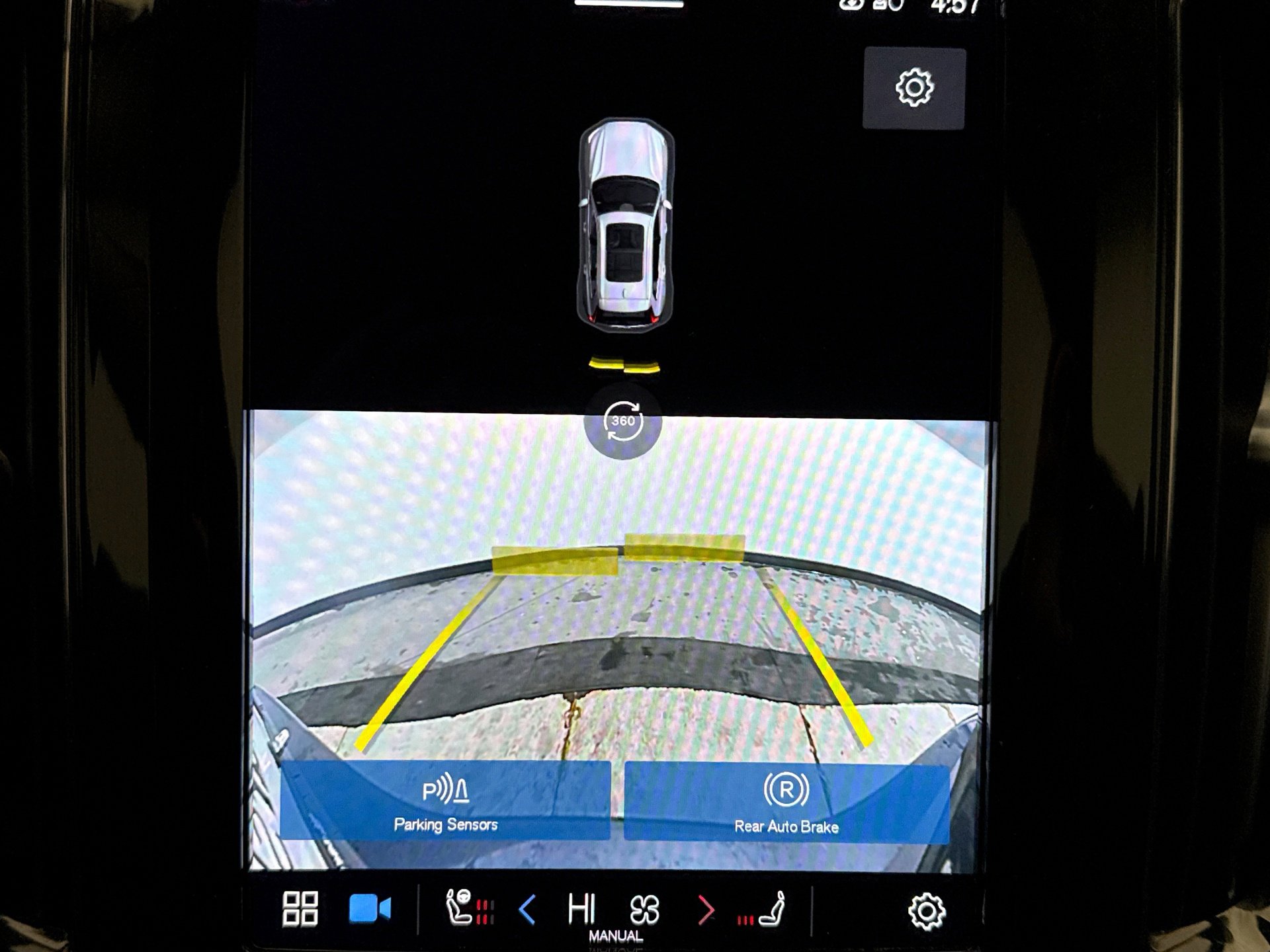 Used 2023 Volvo XC60 T8 Plus w/ Climate Package image 16