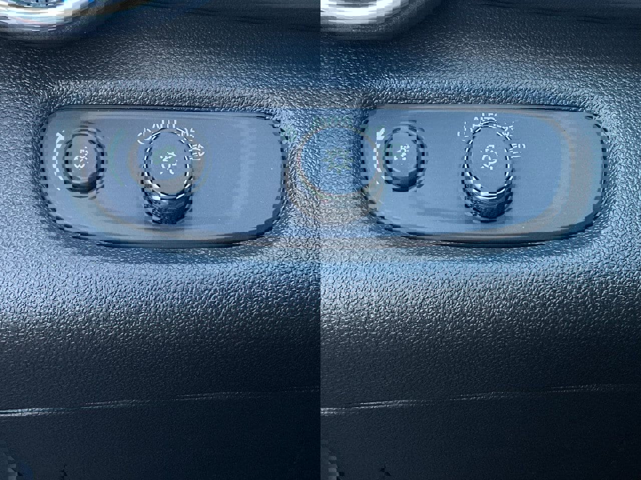 Used 2025 Chevrolet Trax LT w/ LT Convenience Package image 27