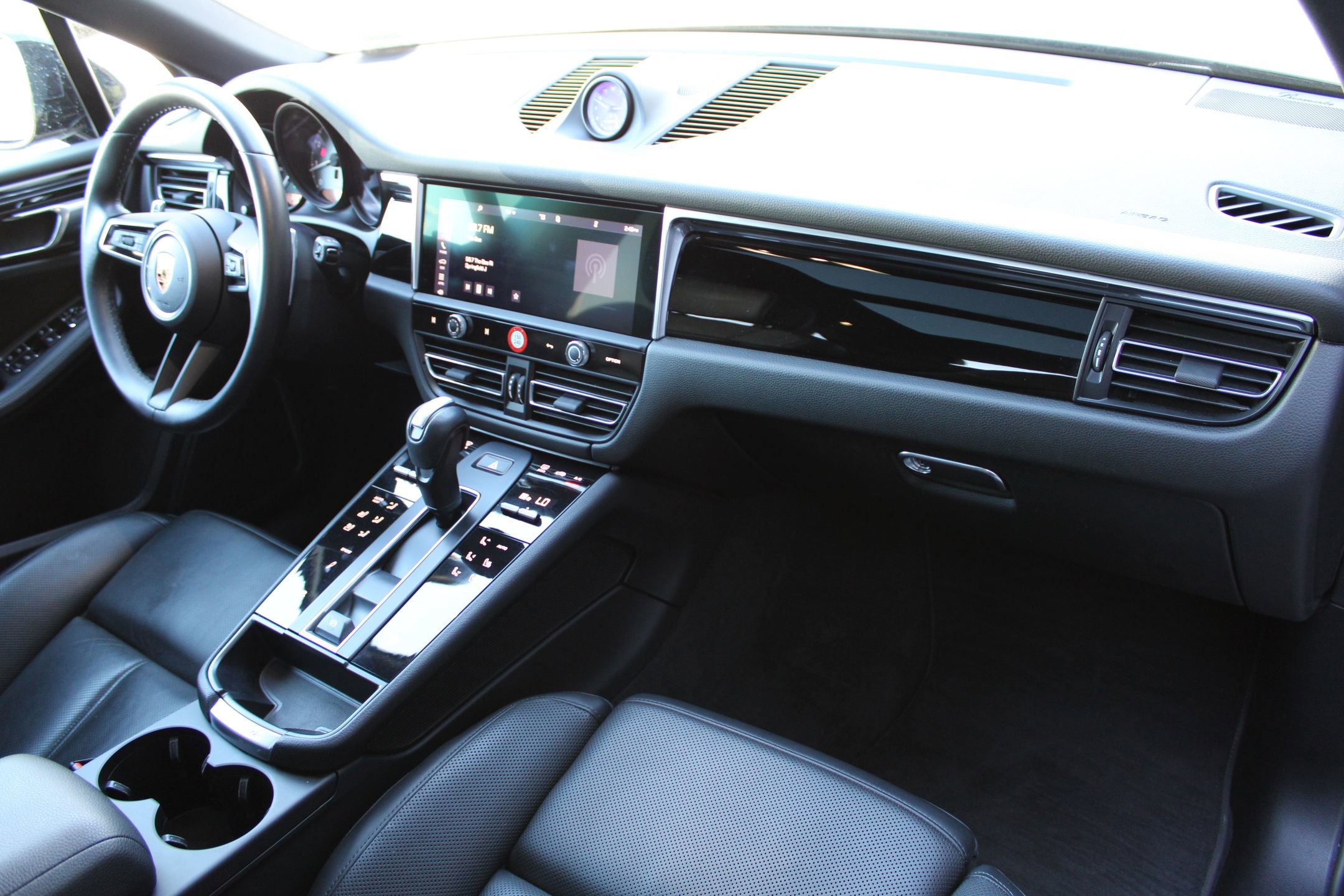 Certified 2023 Porsche Macan S image 27