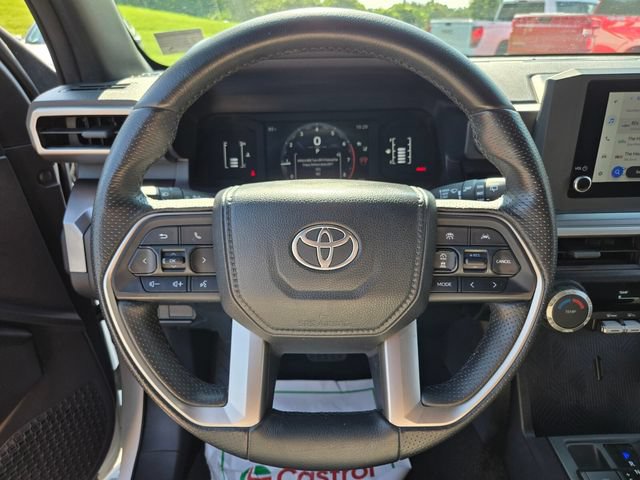 Used 2025 Toyota 4Runner SR5 AWD/4WD image 32