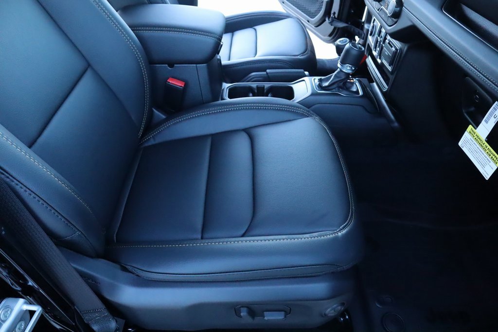 New 2025 Jeep Gladiator Sport image 13