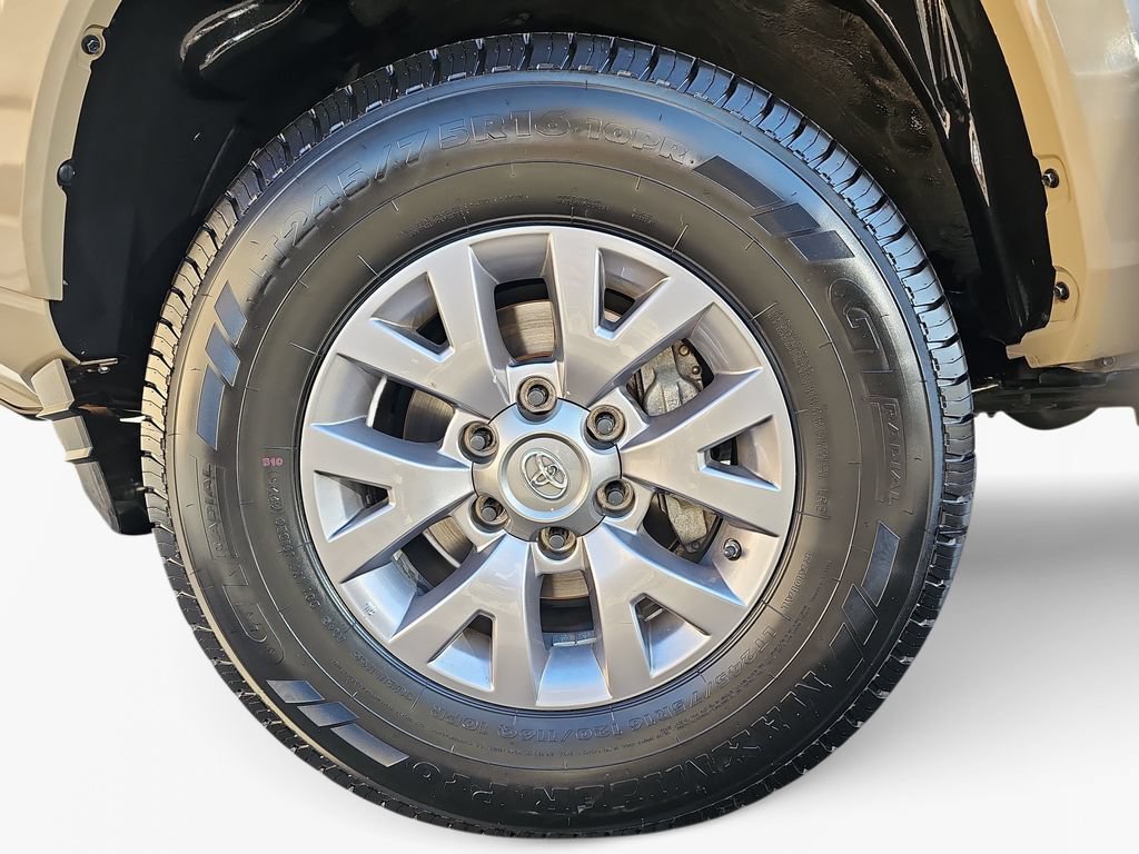 Used 2017 Toyota Tacoma SR5 w/ Tow Package RWD image 25