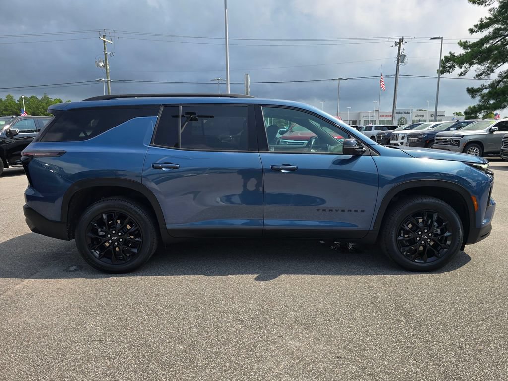 Used 2024 Chevrolet Traverse LT w/ Midnight/Sport Edition AWD/4WD image 6