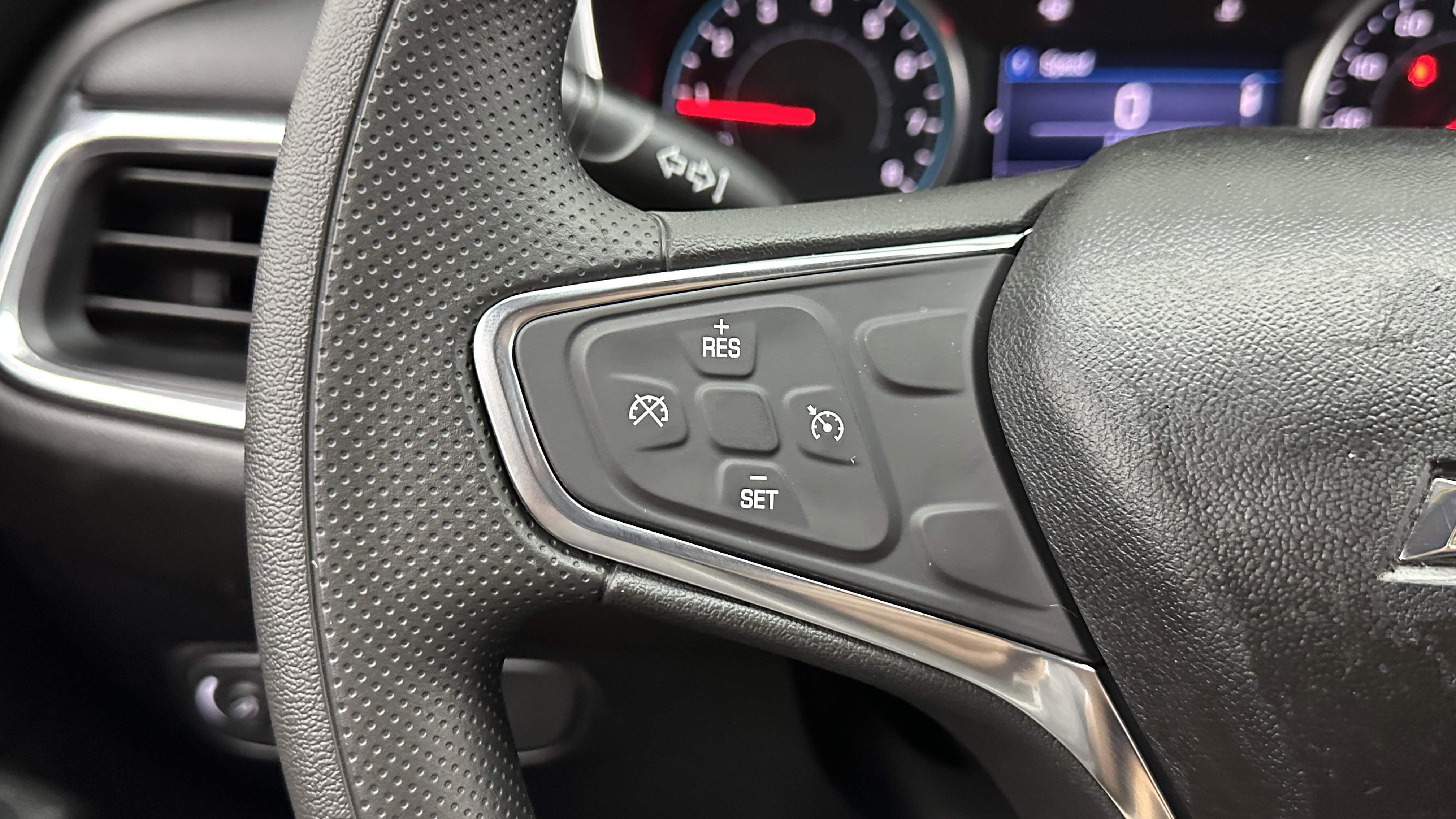 Used 2019 Chevrolet Equinox LT image 18